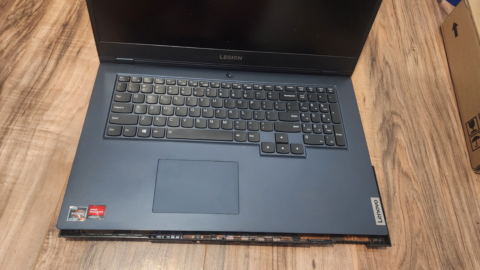 Lenovo Legion 5 17.3 FHD 3.3 GHz Ryzen 5 5600H LCD screen + keyboard, battery.