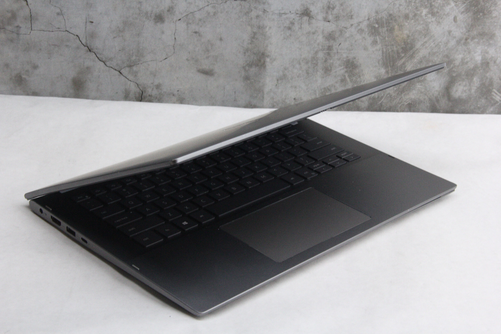 Dell Inspiron 5400 2-in-1 -Broken Screen, No SSD, AS-IS- i7-1065G7, 12GB Ram