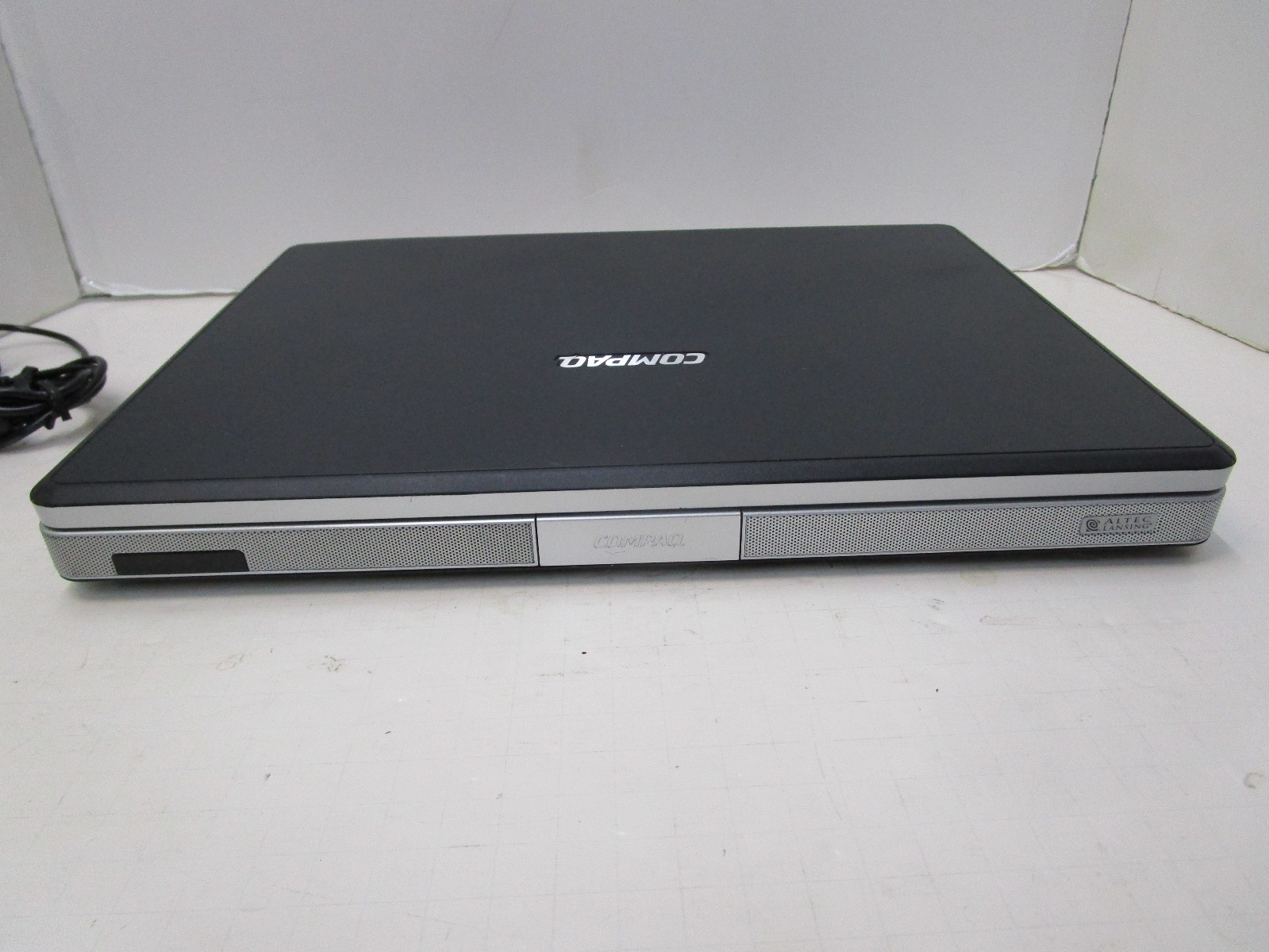 COMPAQ PRESARIO V5000 LAPTOP AMD 3300+ SEMPTRON 2GB RAM NO HDD NO O/S 💻🛠️