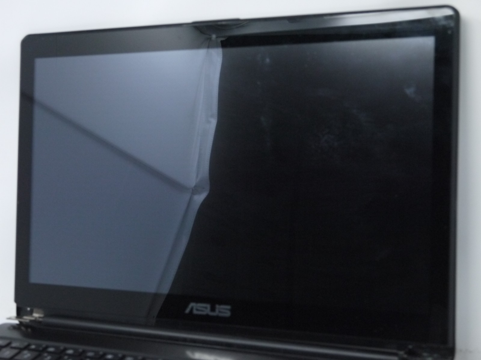 Asus Q552U 15.6” Gaming Laptop – i7-6500U / 12GB / GeForce 940M – For Repair