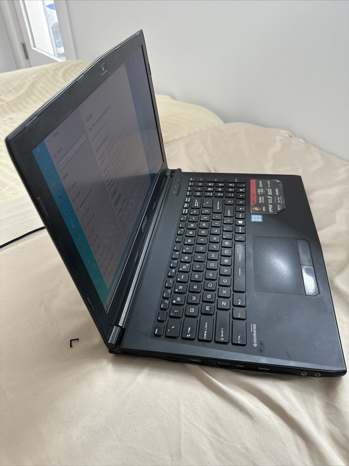 MSI GL62M 7RD-1407 15.6″ (256GB, Intel Core i5 7th Gen., 2.50GHz, 8GB) Laptop –