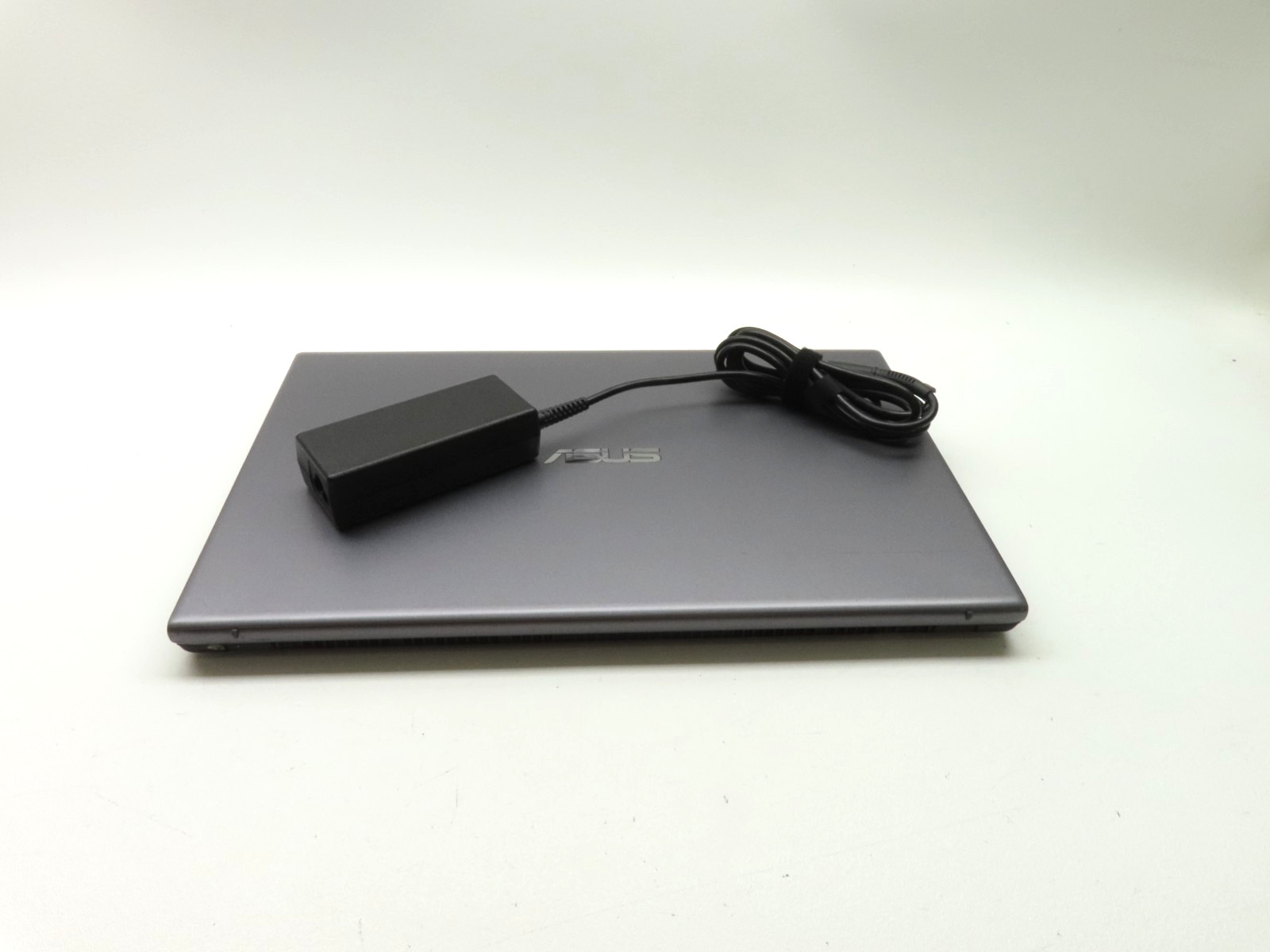 ASUS VivoBook 15 F512D 15.6″ AMD Ryzen 3 3200U 2.6GHz 12GB RAM 512GB SSD