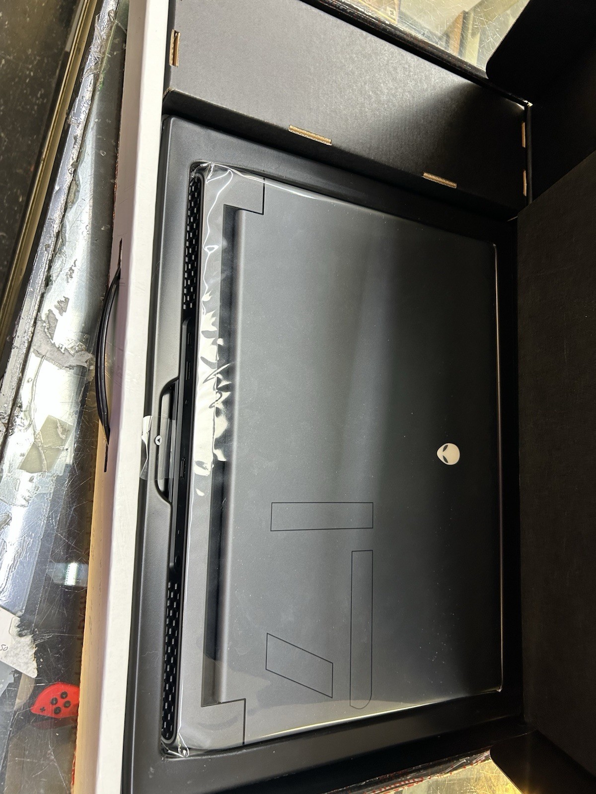 Alienware M17 R5 P50E002 17″ Ryzen 9 6900HX 32GB RAM 1TB SSD GeForce RTX 3070Ti