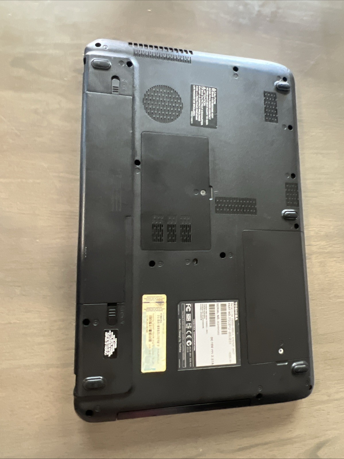 Toshiba Satellite C655D-S5511 15.6″ Laptop AMD E-300 4GB RAM 320GB Win 10