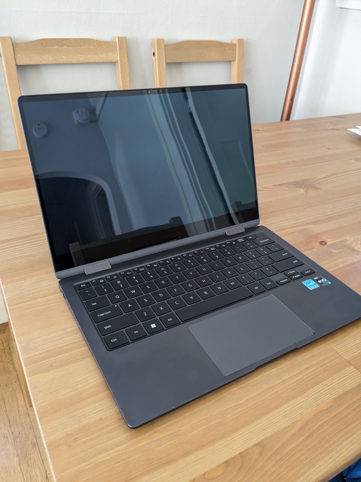 Samsung Galaxy Book2 360 13.3″ Intel 12th Gen Core i5 256GB Graphite – excellent
