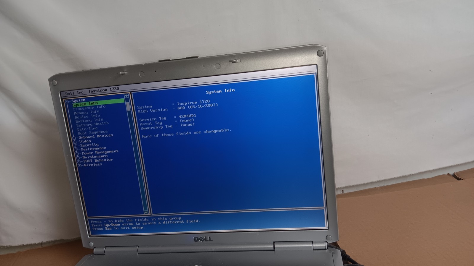 17″ Dell Inspiron 1720 laptop 1.80 GHz 17″ LCD Screen NVIDIA GeForce 8400M GS