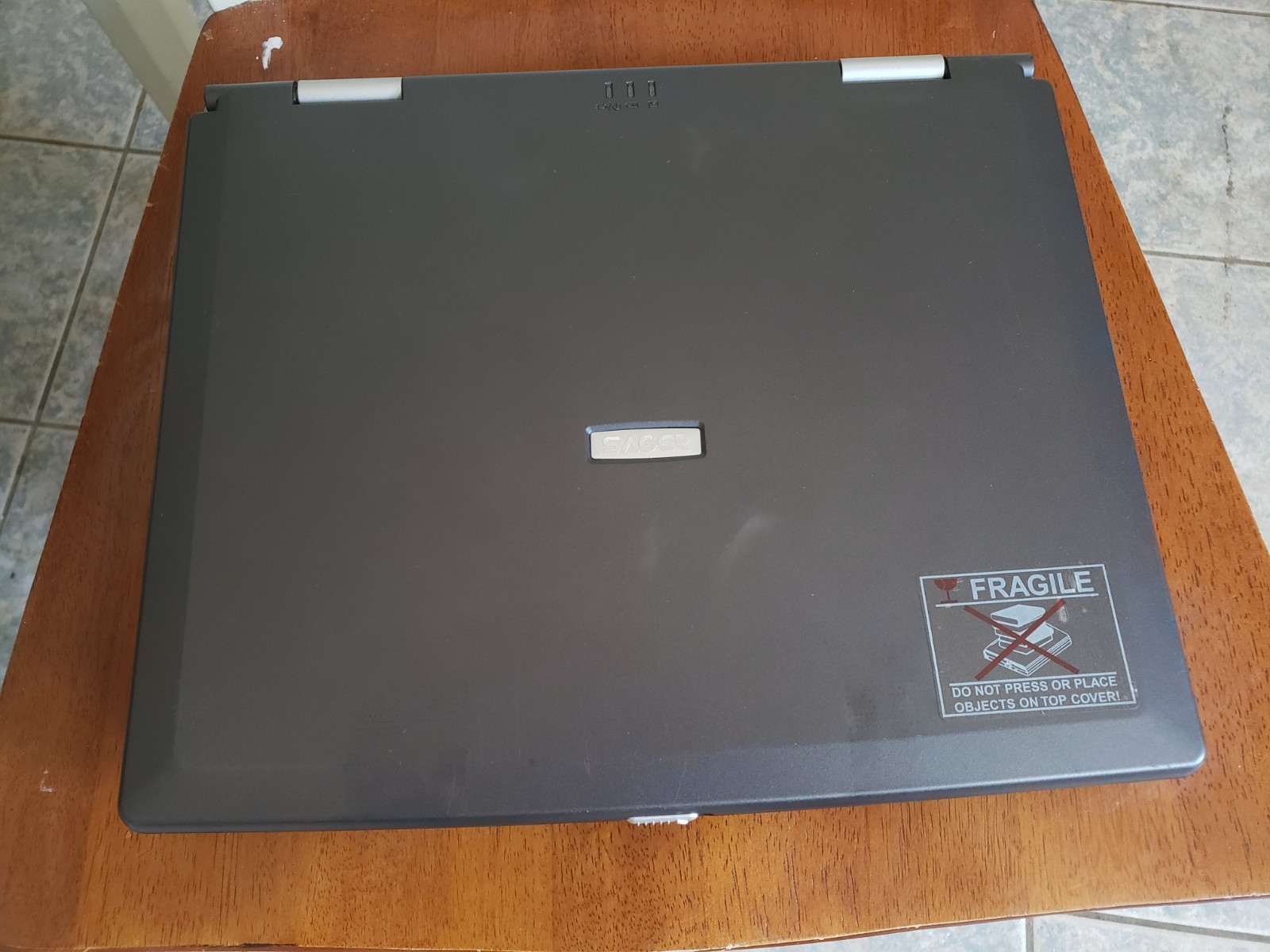 Sager Clevo D800P 16″ Laptop Intel Pentium 4 Vintage Gaming Clean But Untested
