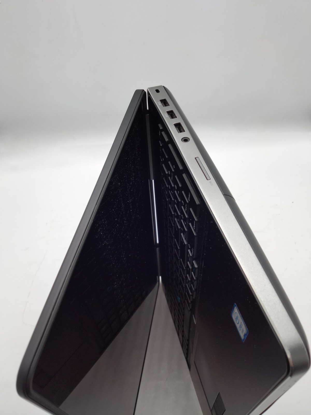 Dell Precision 7510 15.6″ i7-6820HQ 16GB Ram No SSD laptop