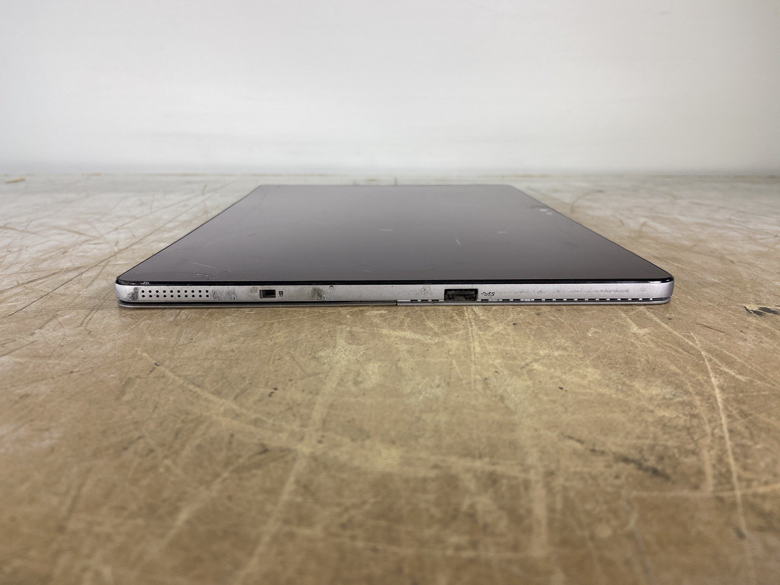 DELL LATITUDE 7200 2-IN-1 i5-8365U @ 1.60GHz, 8GB RAM, NO HDD/OS – (FOR PARTS)