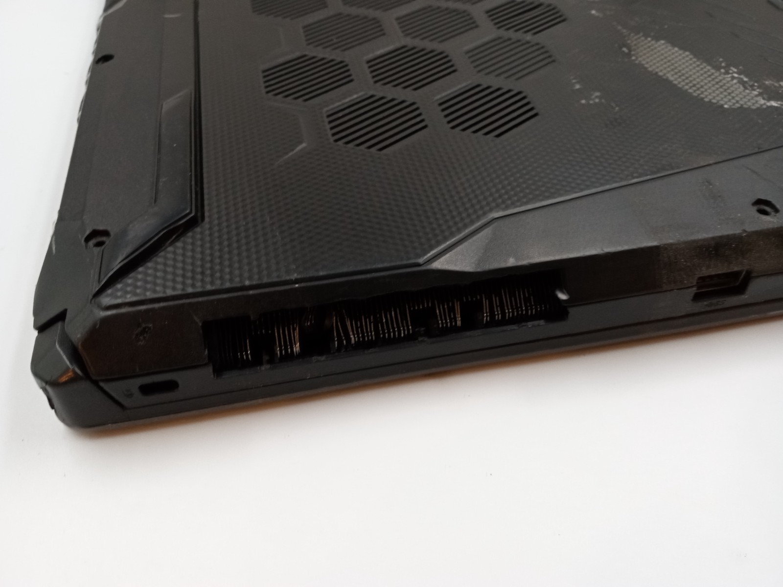 Asus TUF Gaming F17 FX706H 17.3″ Intel i5-11400H Nvidia RTX 3050 -PARTS -READ!!