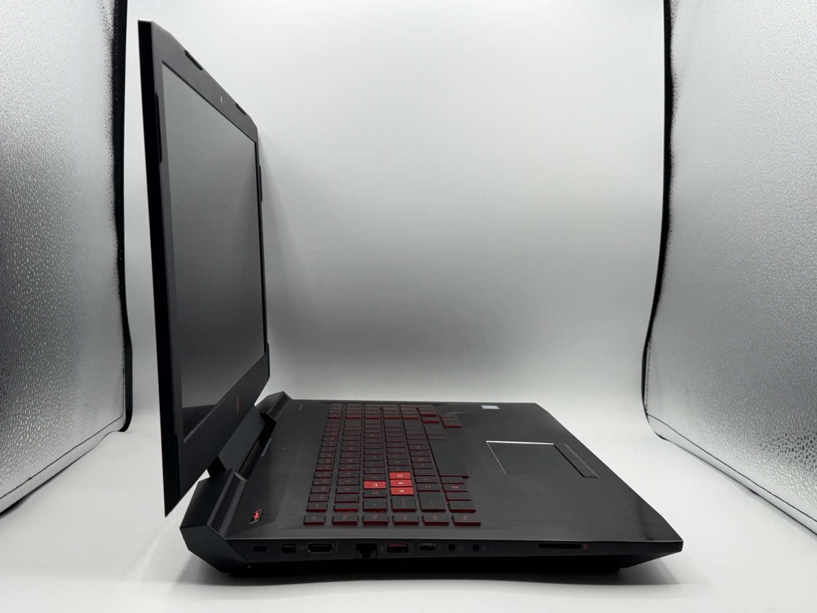 HP OMEN 17 17.3” 17-an012dx Laptop – RX 580 – i7-7700HQ – 12GB RAM – 2TB SSD