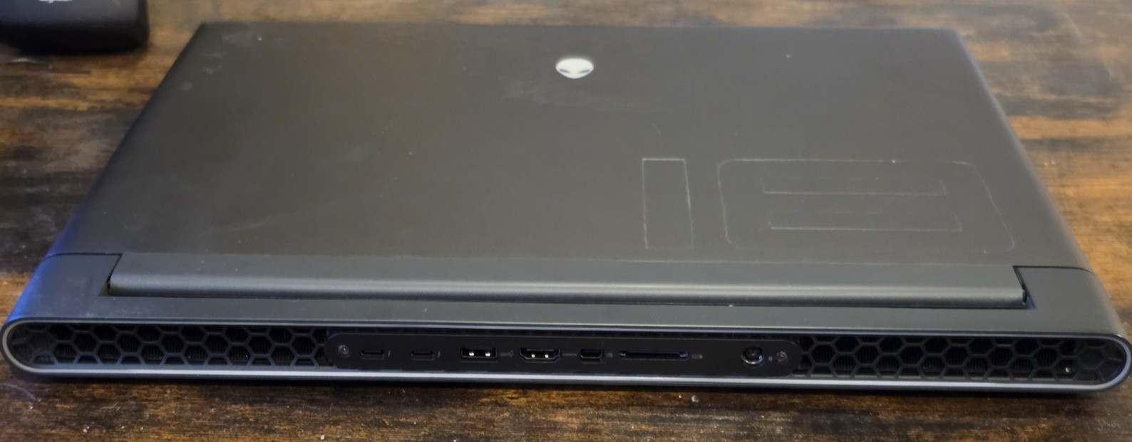 Dell Alienware M18 R1 QHD+ 2.2 GHz i9-13900HX 16GB 1TB RTX 4080 + Backpack