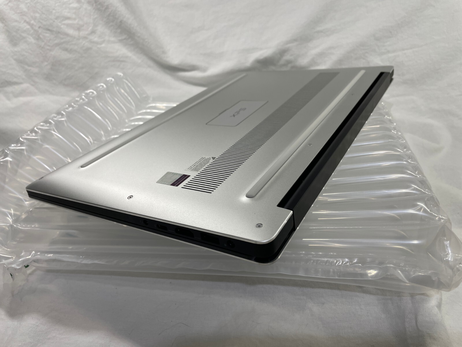 Dell XPS 15 7590 | i9-9980HK 2.4GHz | 4K OLED | 32GB | 2TB EVO+ | Grade A