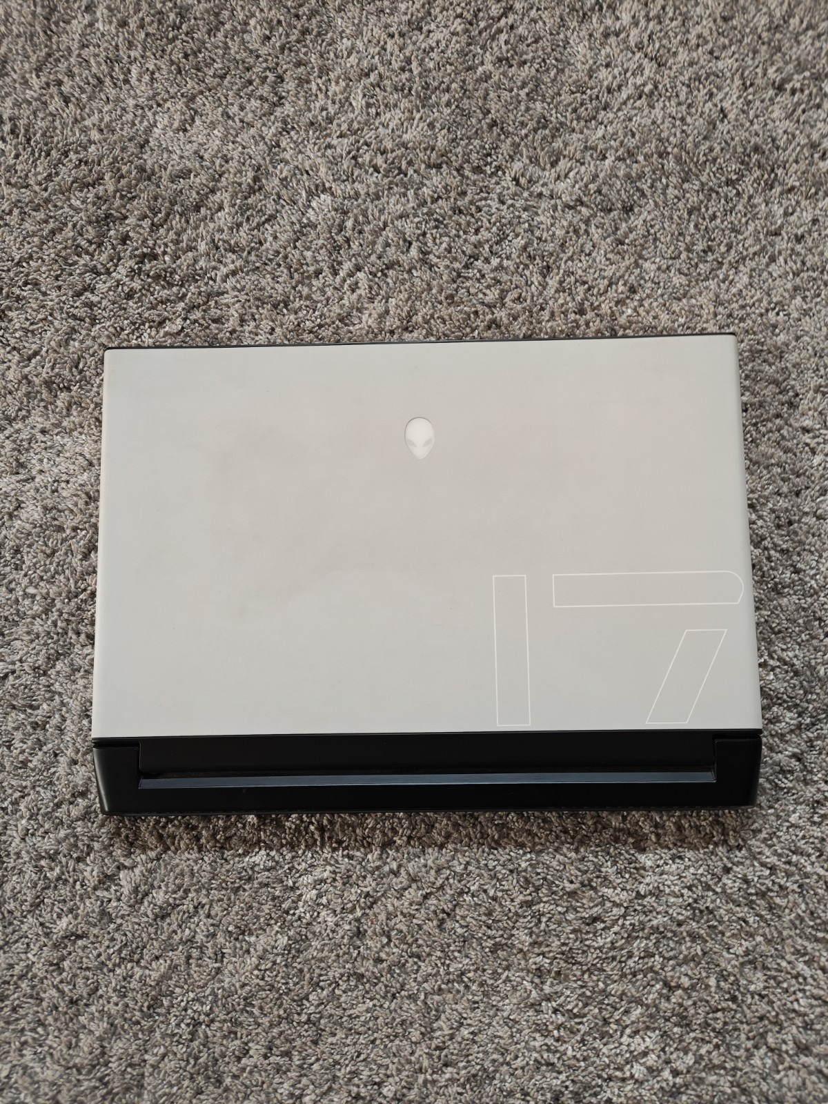 Alienware m17 R4 17in i7-10870H 32GB 1TB SSD RTX 3060 Win 11 Home