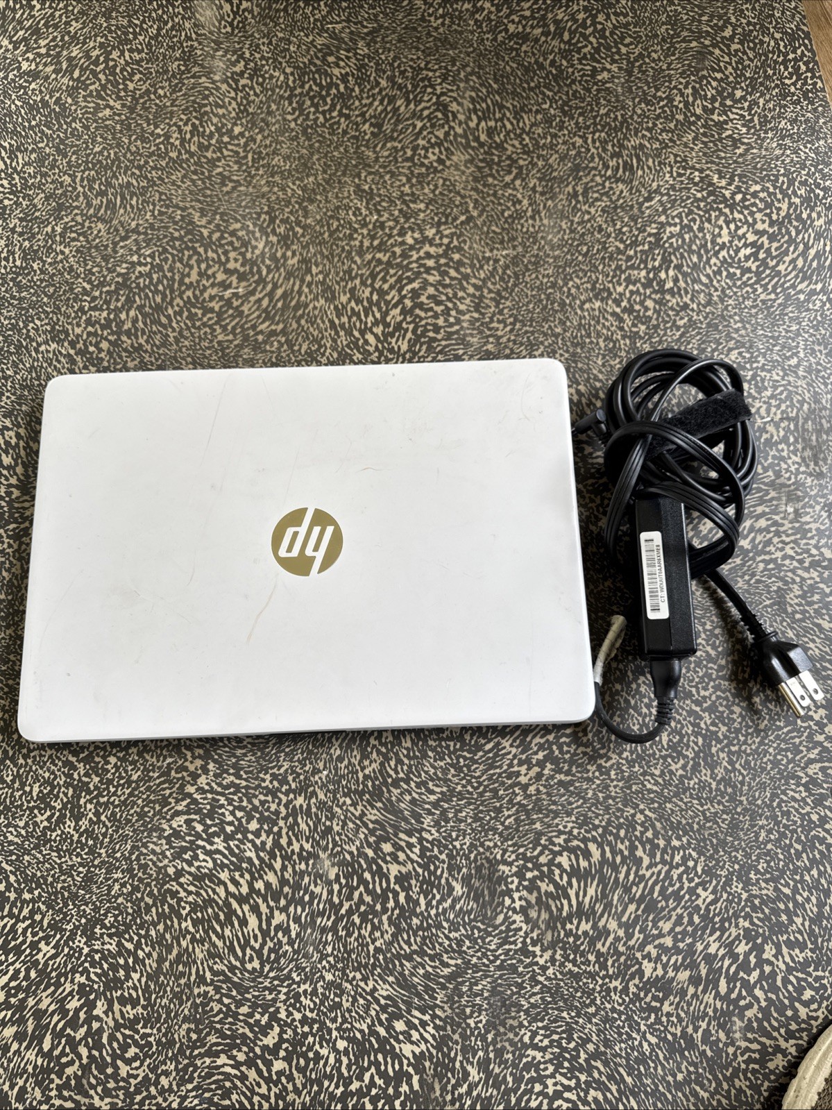 HP Laptop (snowflake) w/ charger (64 gb hard drive, 4 gb ram) 14-DQ0002DX
