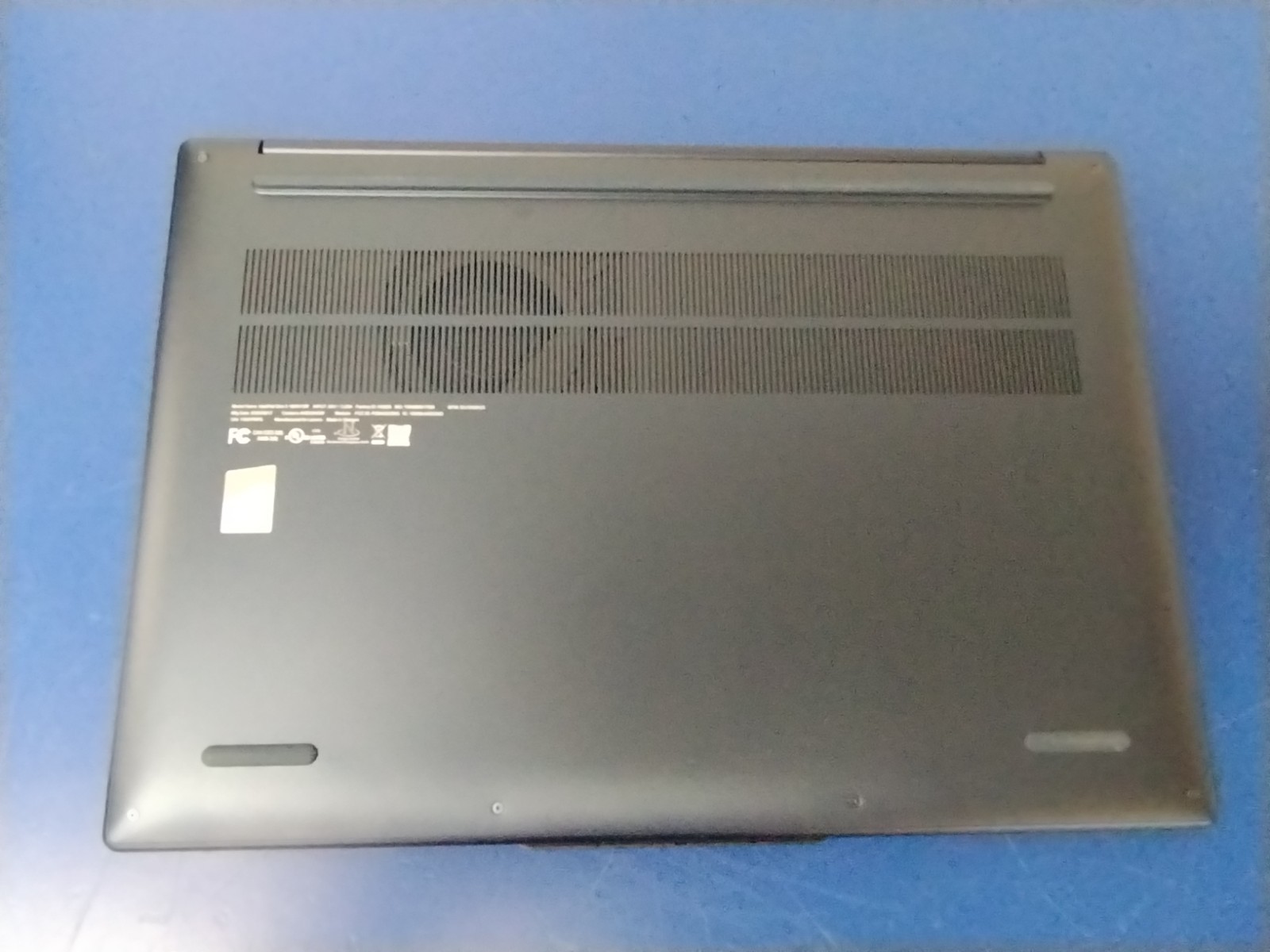 LENOVO SLIM 7 14ILL10, Intel Core Ultra 7 258V, 2.20 GHz, 32 GB RAM, 1 TB NVMe