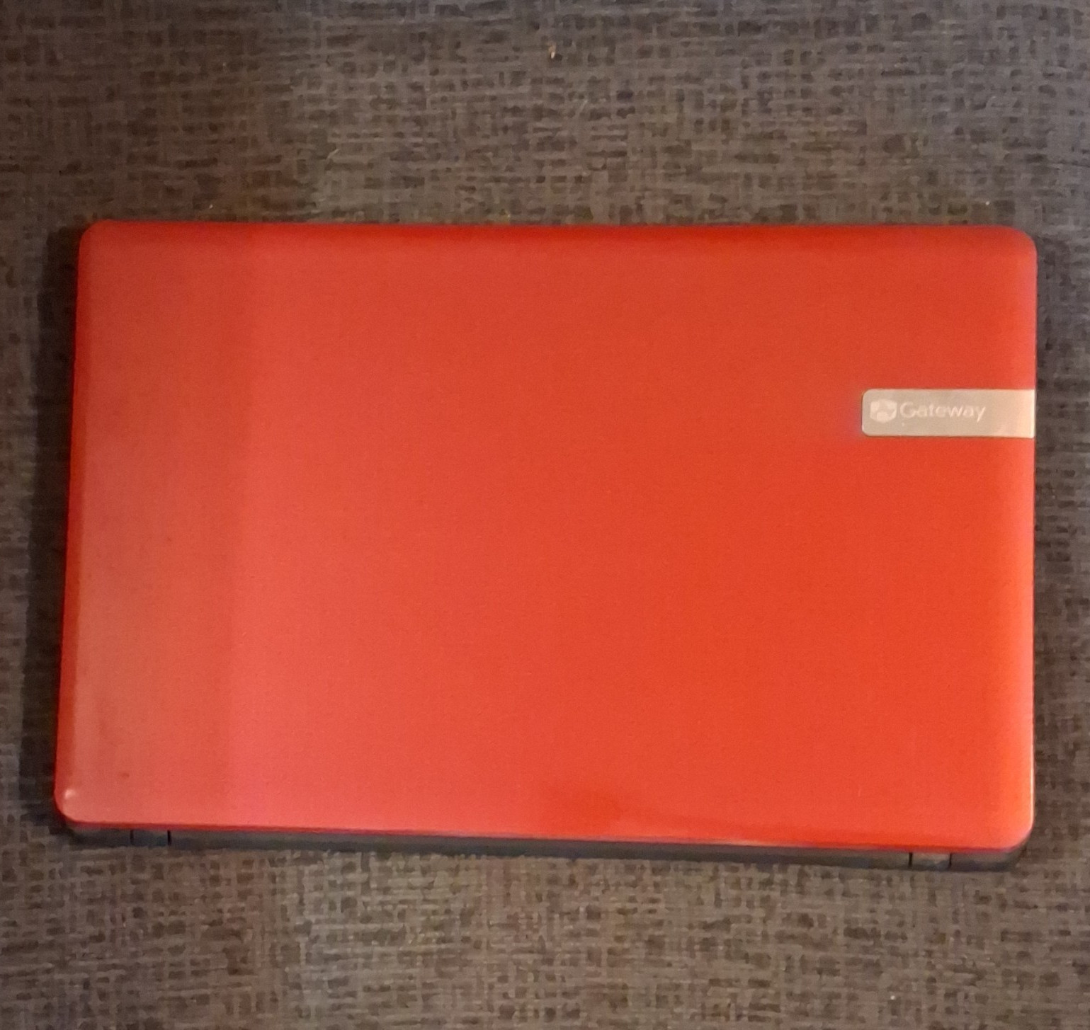 Gateway NV77H05u 17.3in i3-2310M 6GB 640GB HDD Win 7 Red HDMI DVD