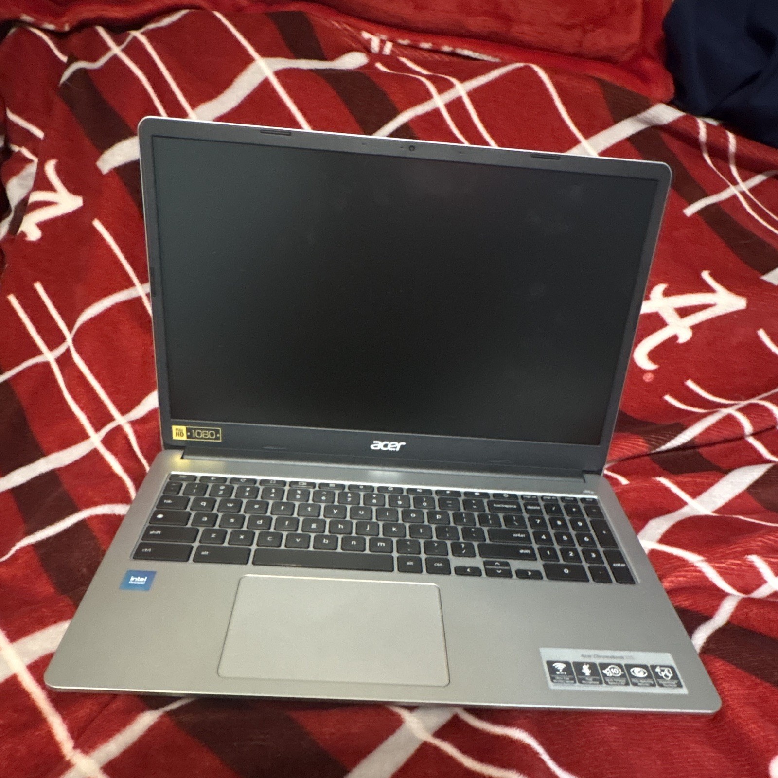 Acer Chromebook 15.6″ Silver Intel Celeron 4GB 64GB Chrome OS + Charger Case