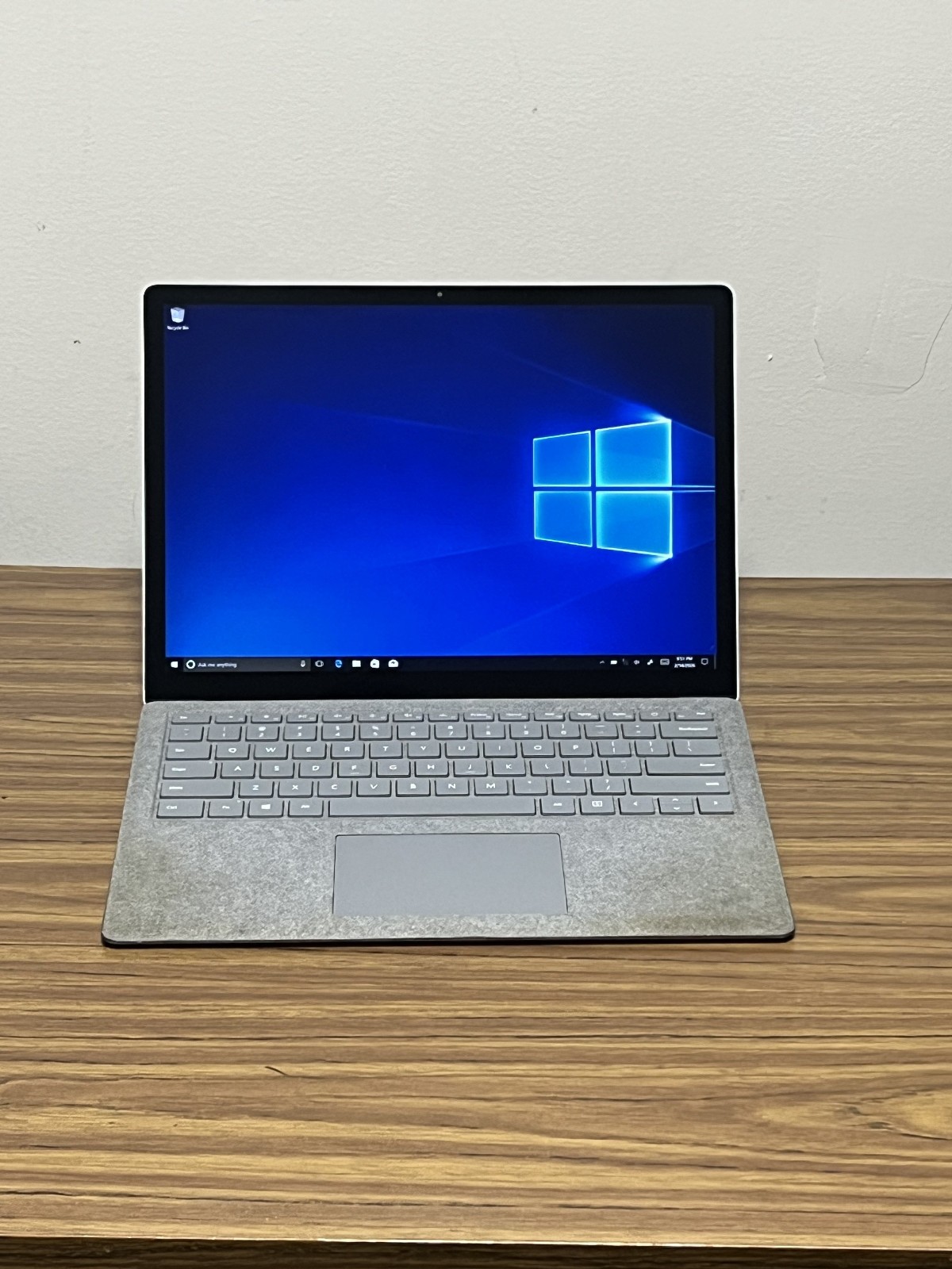 Surface Laptop 13.5″ 1769 (256GB SSD, Core i7-7660U, 2.50GHz, 8GB) Touch screen