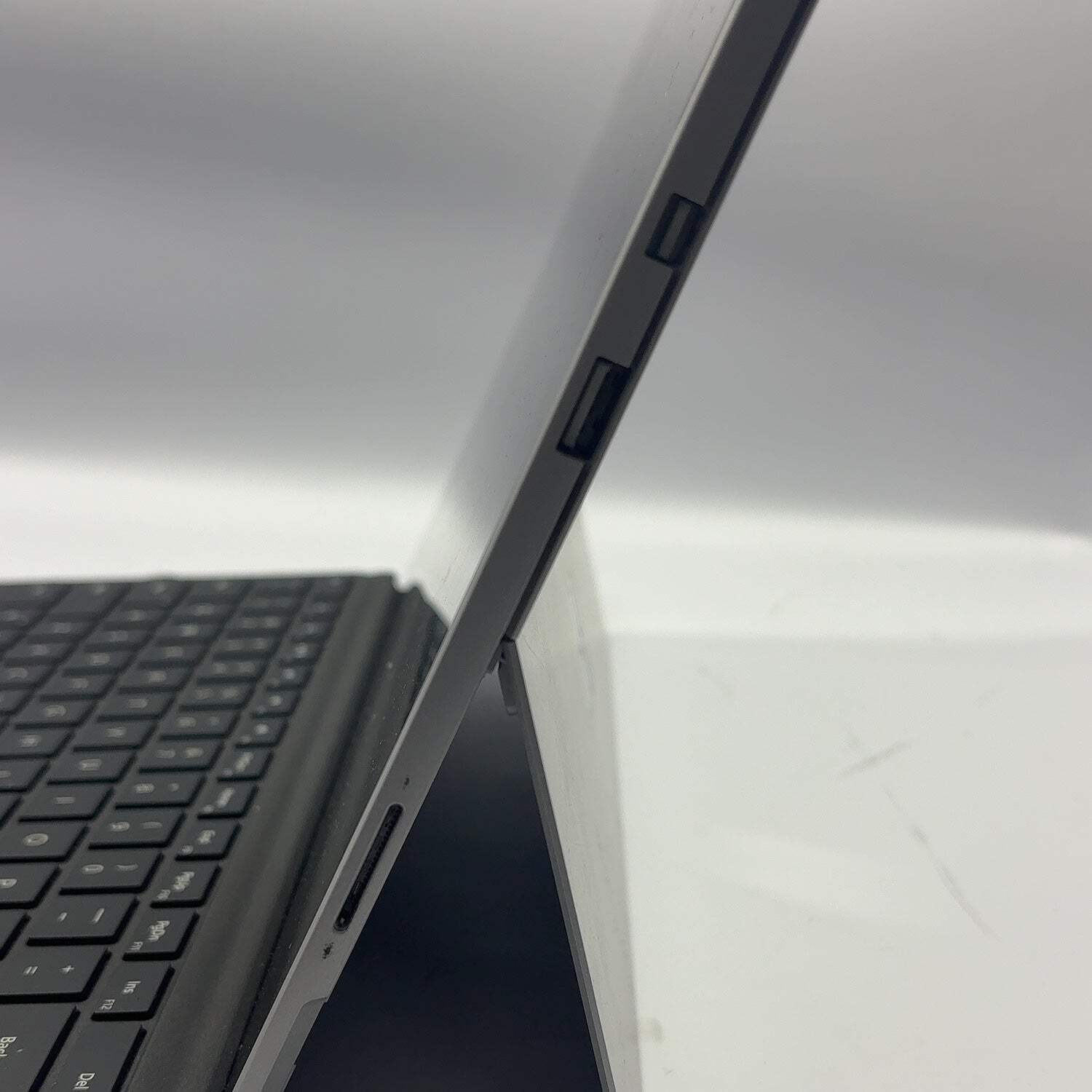 Microsoft Surface Pro 5 1796 12″ i7-7660U 2.5GHz 4GB RAM 128GB SSD