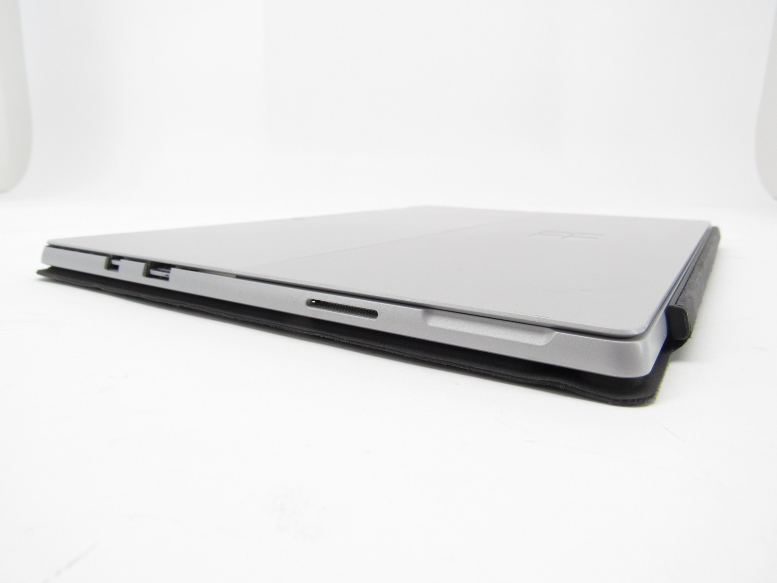 Microsoft Surface Pro 5 1796 12″ i7-7660U 2.50Ghz 8GB RAM 256GB NVMe No OS/AC