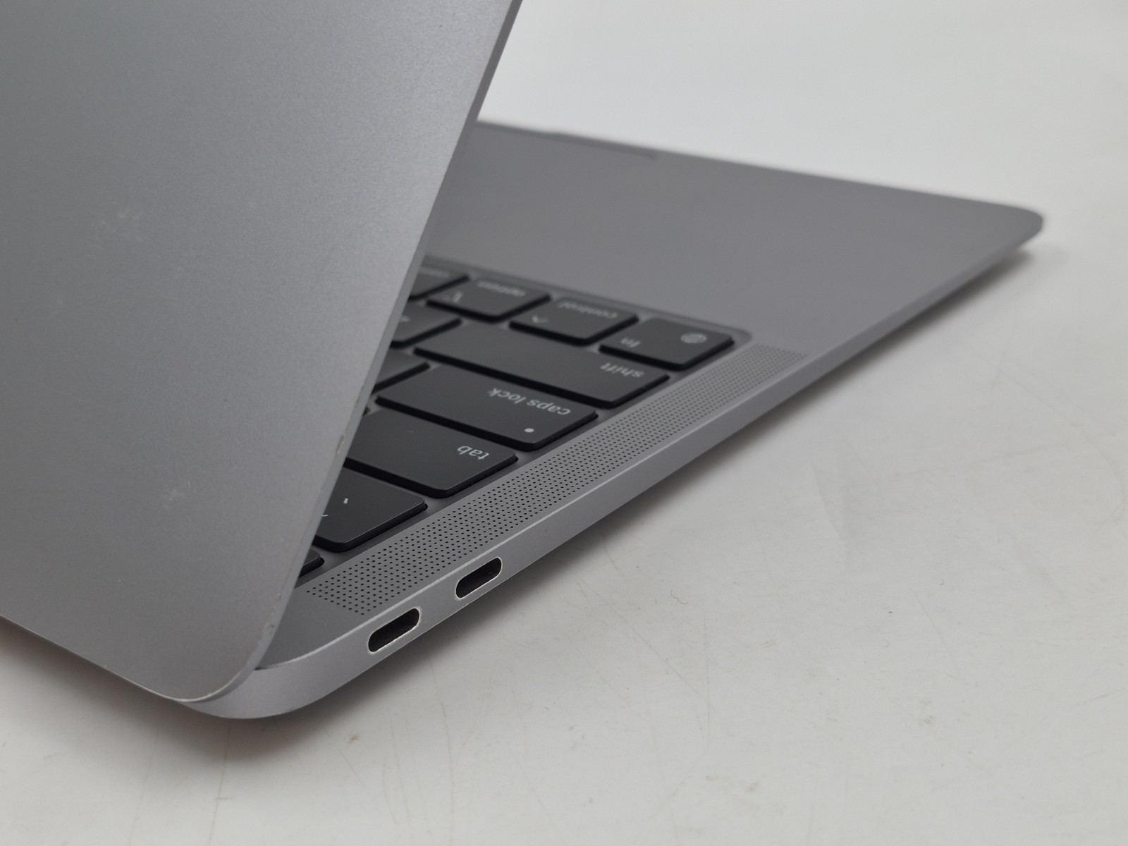 Apple MacBook Air A2337 13″ M1 3.20GHz 8GB RAM 256GB NVMe macOS Tahoe
