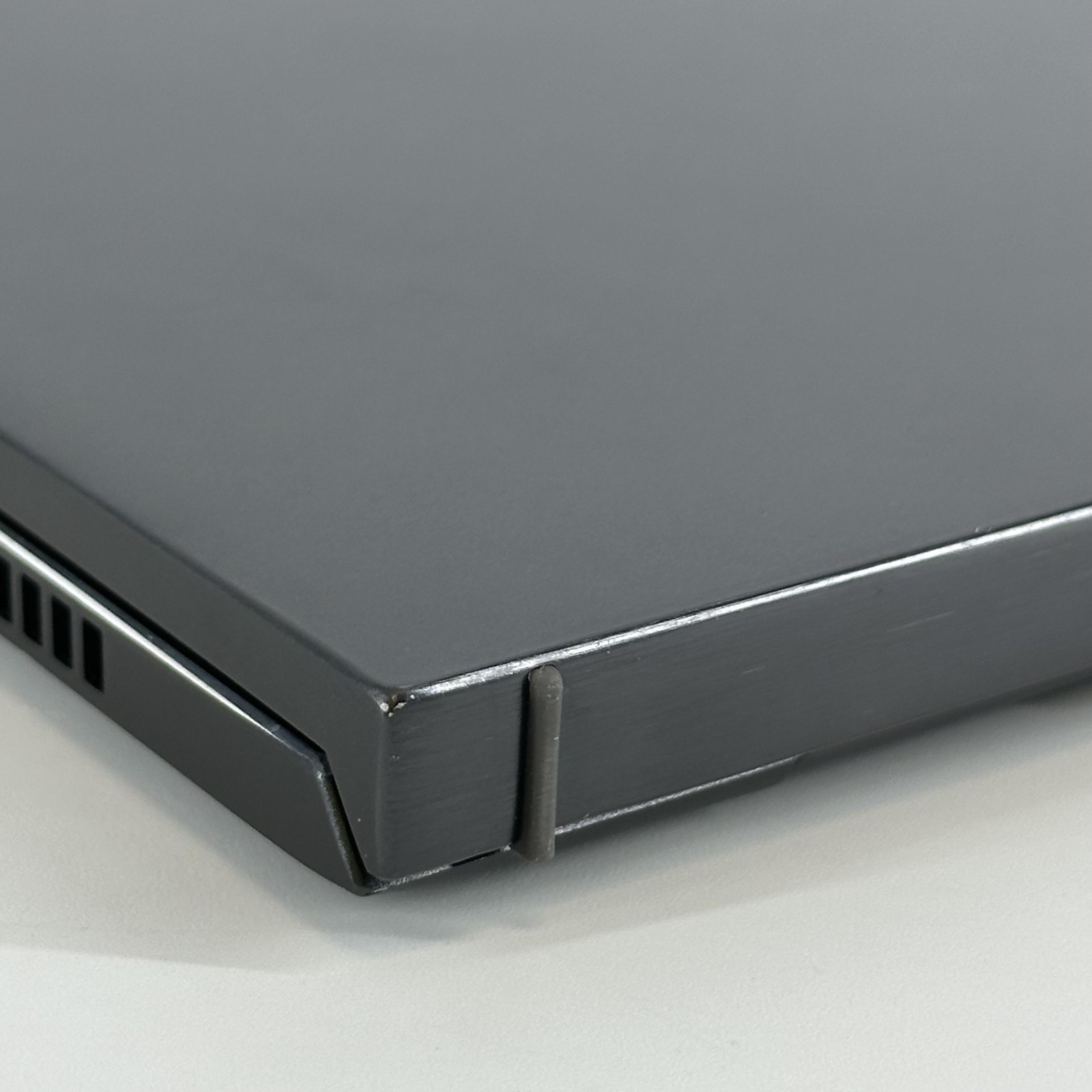 Dell Vostro 7510 15.6 FHD i7-11800H 2.30GHz 16GB 1TB SSD RTX 3050 Ti BENT FRAME