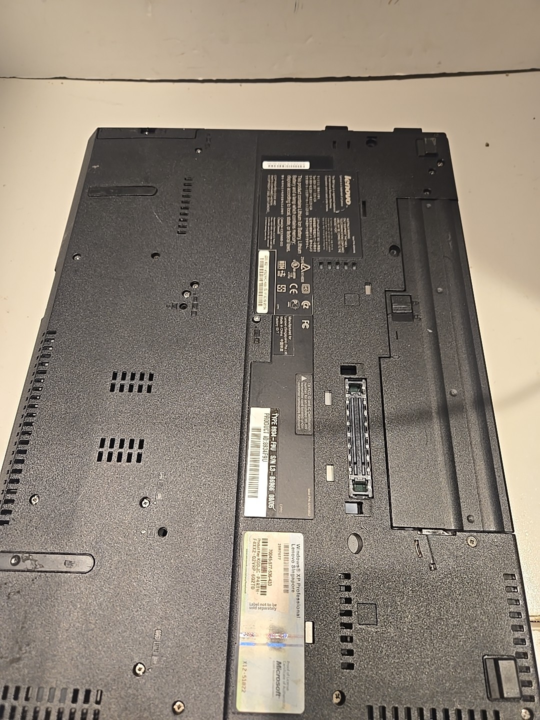 Lenovo IBM Thinkpad R61i Laptop Untested No Charger No Hard Drive Screen Damage