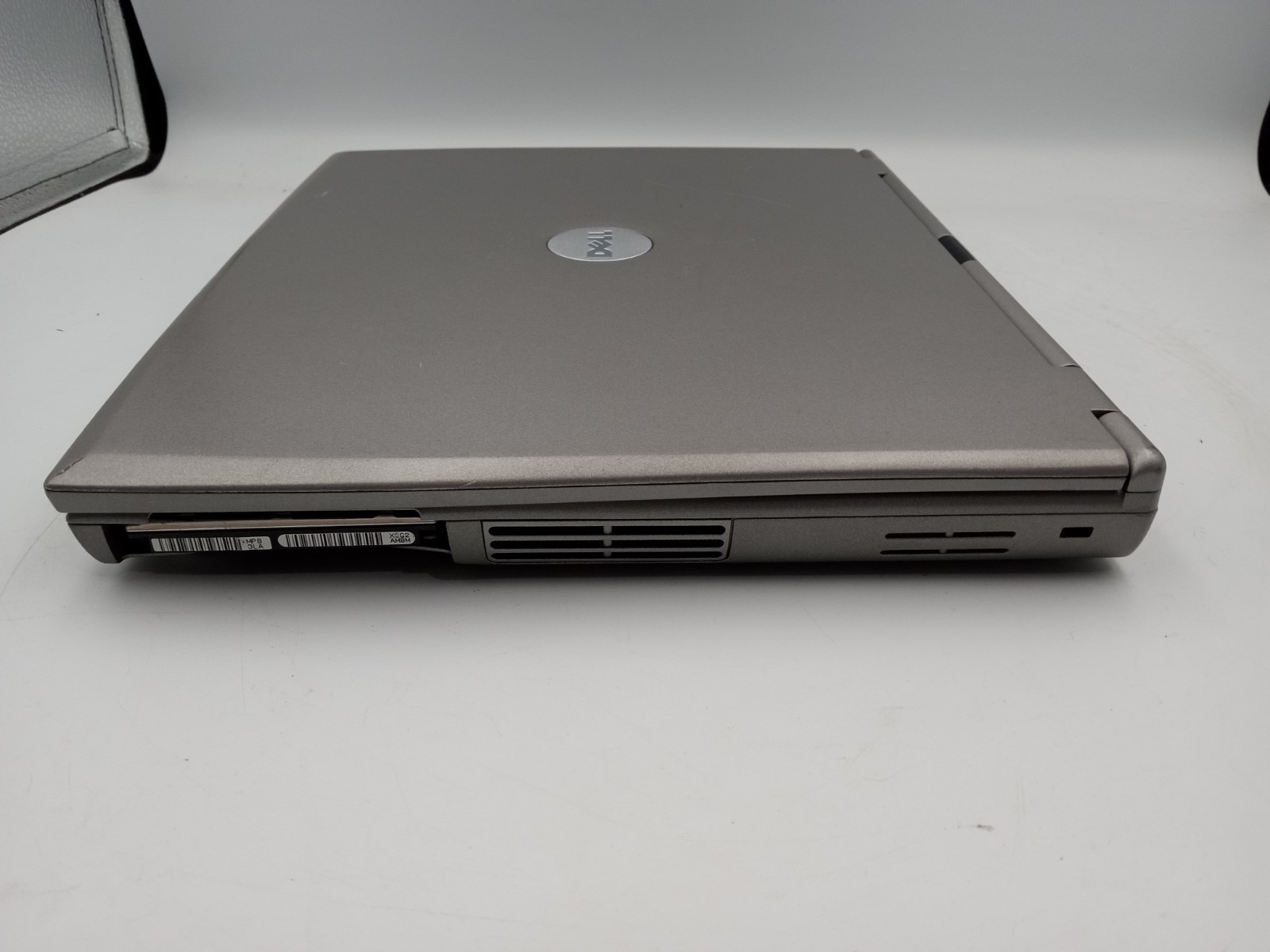Dell Latitude D400 12.1″ Intel Pentium M 512MB RAM 60GB HDD WinXP – READ -RR