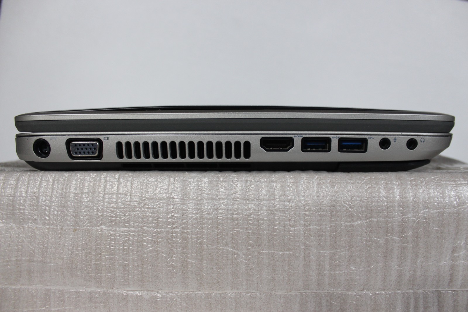 Dell Inspiron 15R (2.20GHz/6GB/320GB) WEBCAM, 15.6″ WUXGA Windows 7 PRO 64-Bit