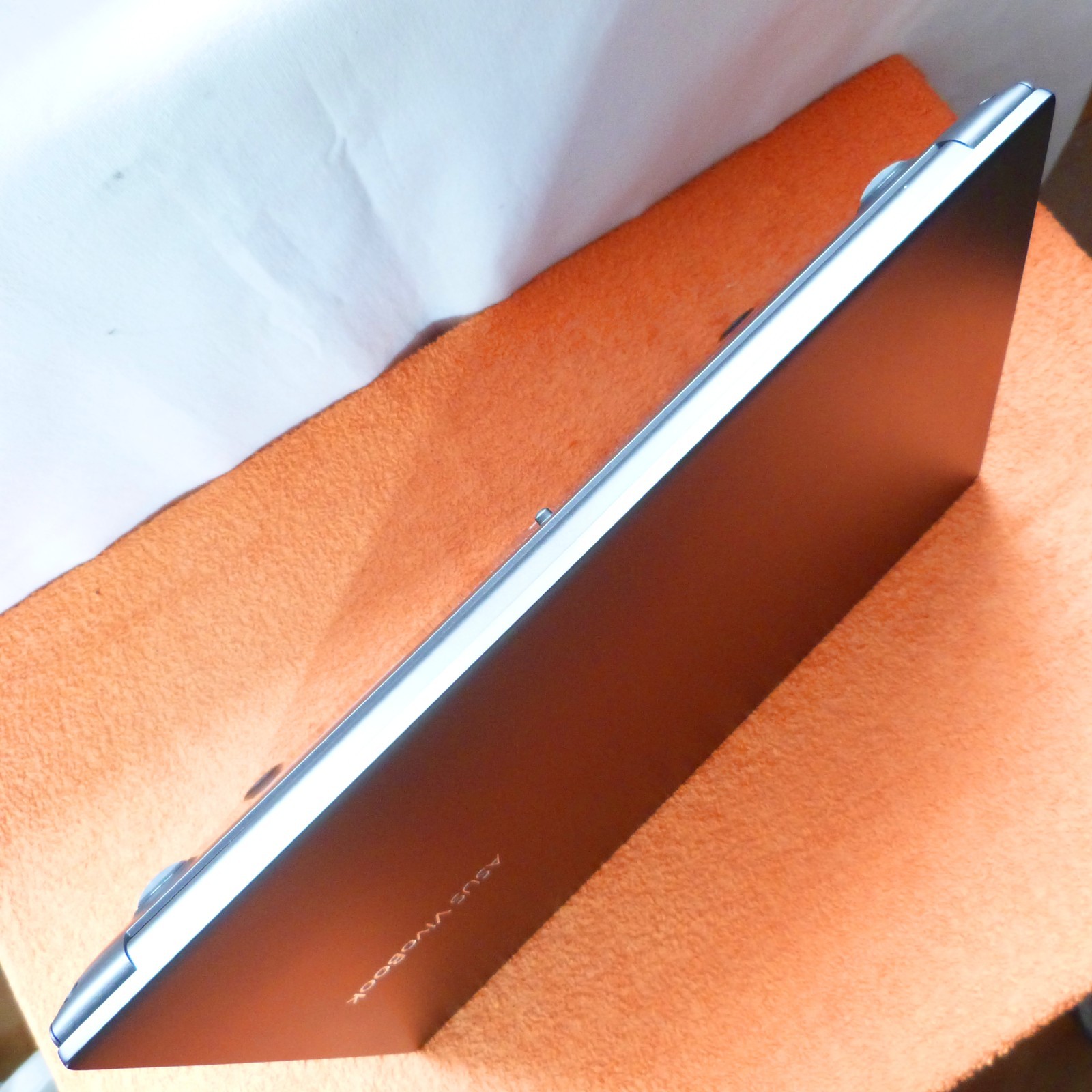 Asus X513 Vivobook 15″ OLED ULTRABOOK l SSD Windows 11 AMD RYZEN 7 16GB RAM