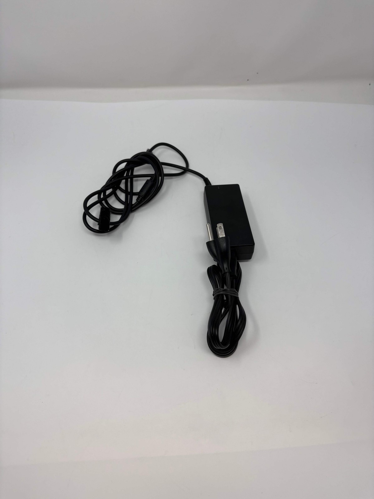 Dell Inspiron 5640 16″ Core 7 150U 1.8GHz 16GB RAM 1TB SSD – Read Description