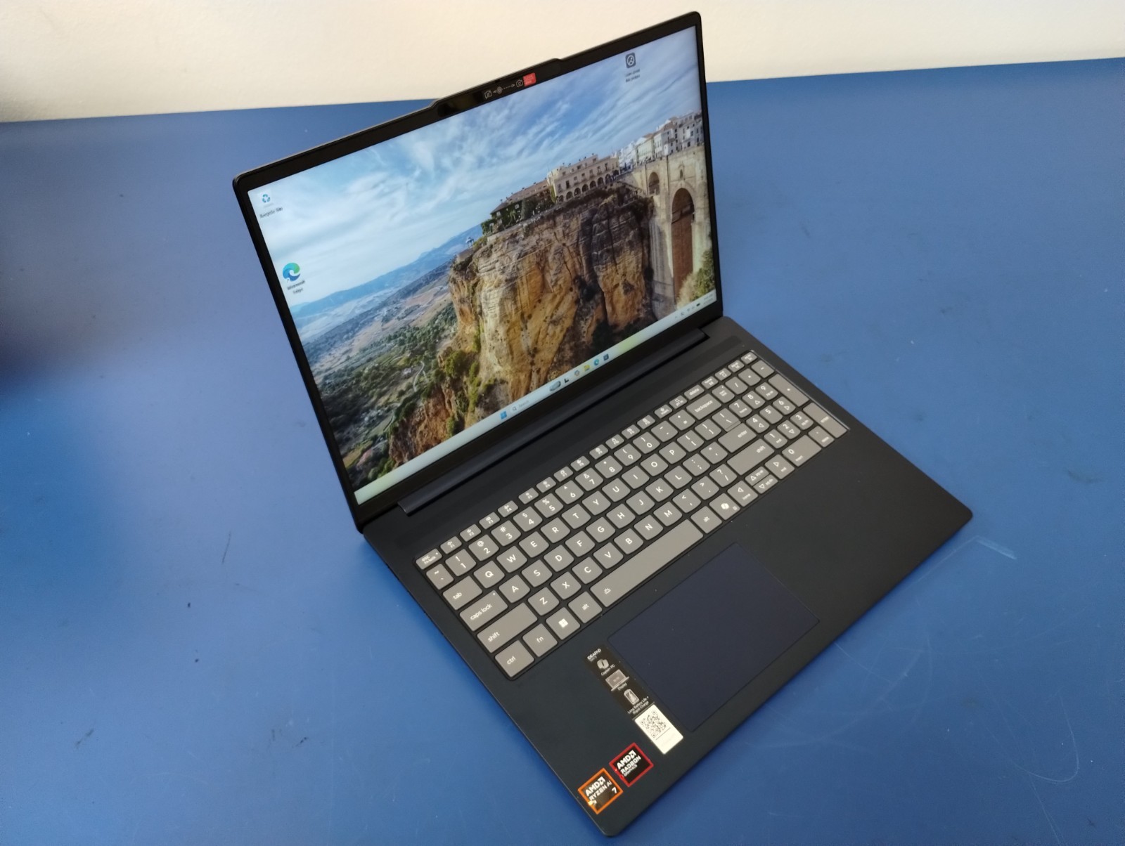 LENOVO IdeaPad Slim 5 AMD Ryzen AI 7 2.00 GHz 16GB RAM 1TB NVMe SSD TOUCH SCREEN