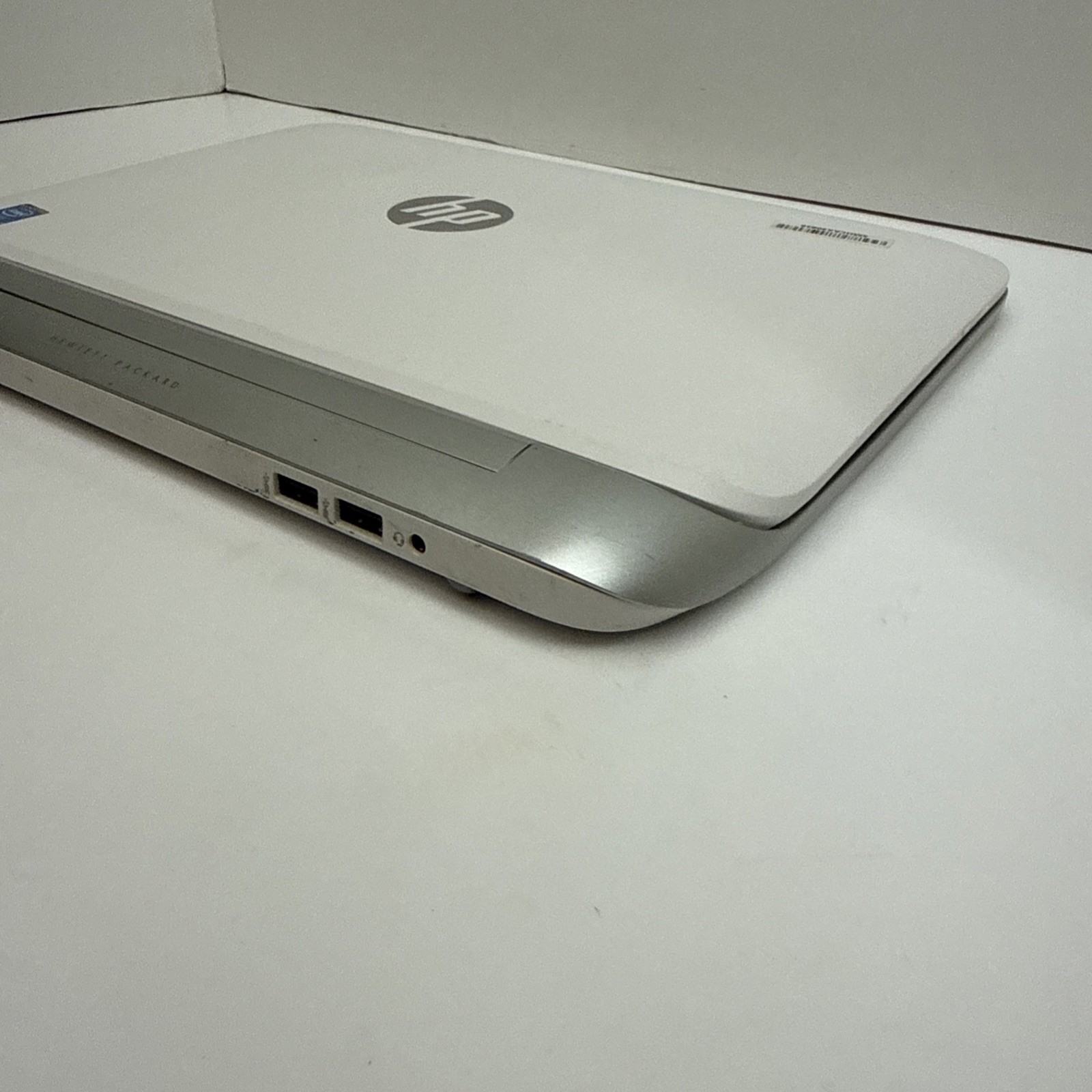 HP Split Tablet Laptop Intel Core i3 NO HDD – As Is – Parts Or Repair – No Power