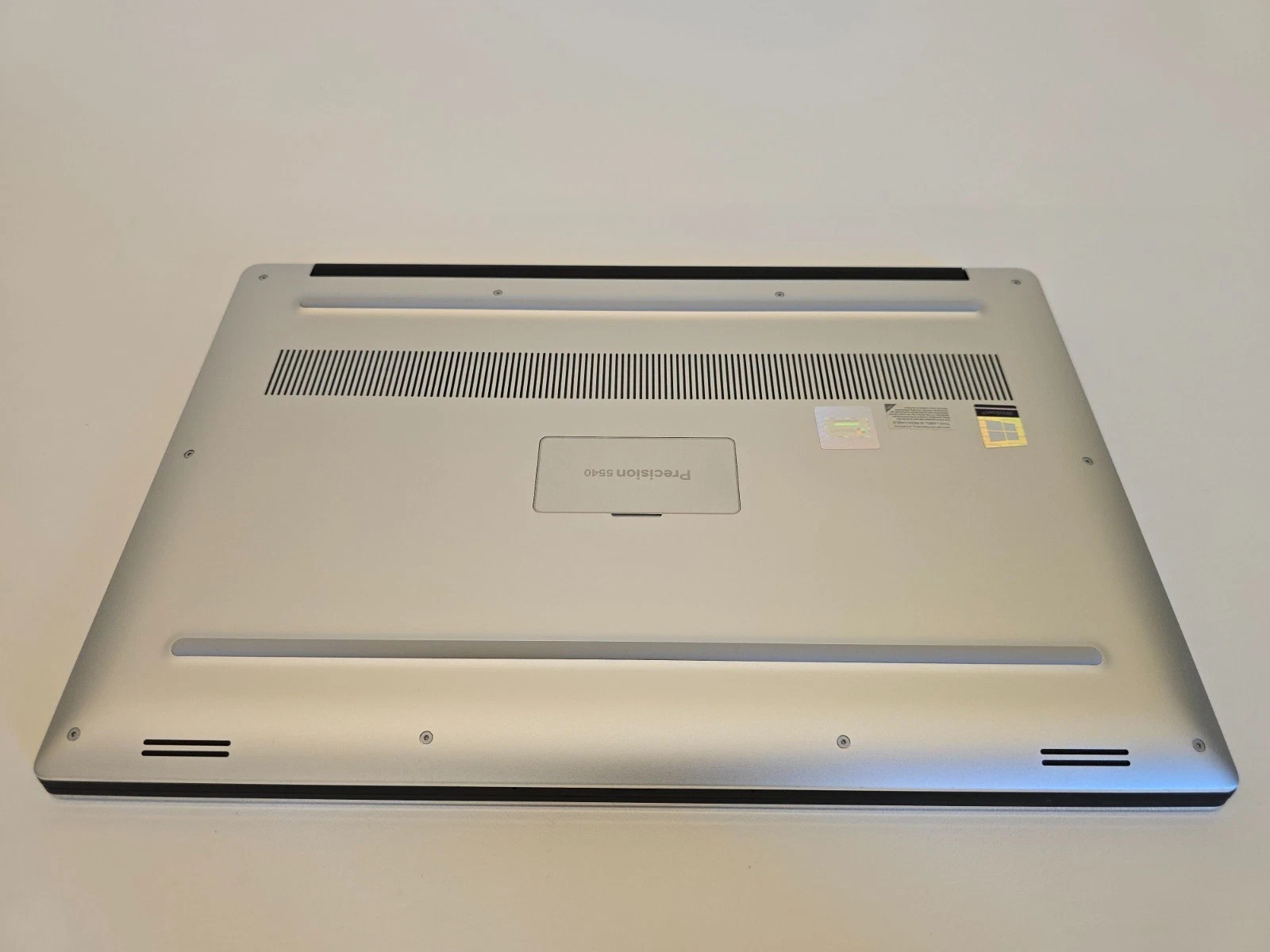 Dell Precision 5540 15.6″ FHD i9-9880H 32GB RAM 1TB NVMe NVIDIA T2000 Win 11 Pro