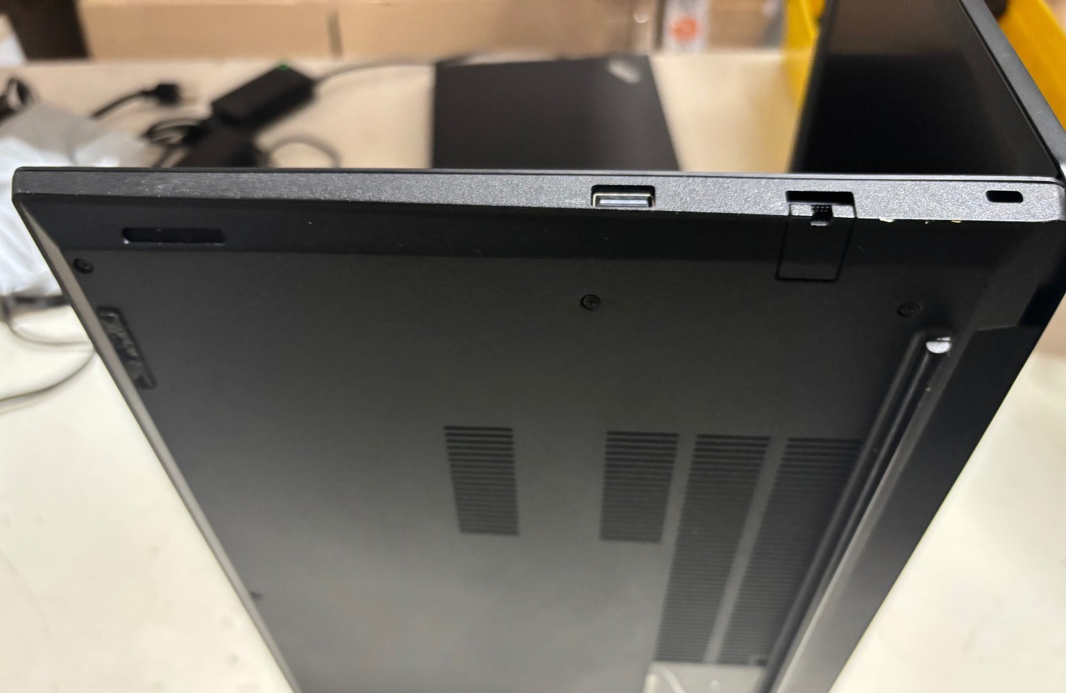 Lenovo ThinkPad E15 15.6″ Intel i5-10210U 8GB DDR4 256GB SSD Windows 11 Pro