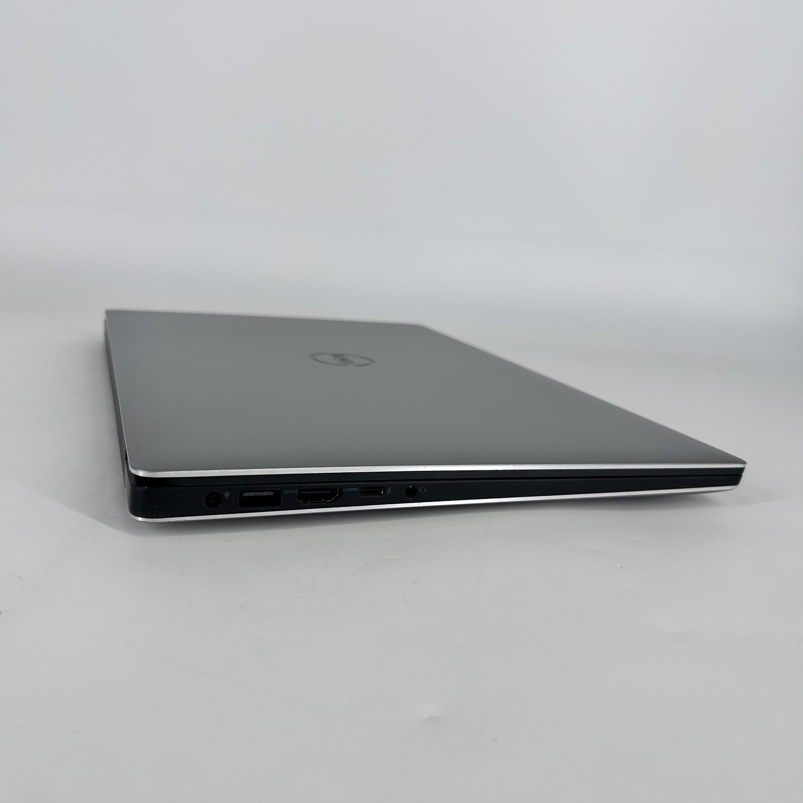 Dell XPS 15 9560 Silver 4K TOUCH i7-7700HQ 2.80GHz 16GB 1TB SSD NVIDIA GTX 1050