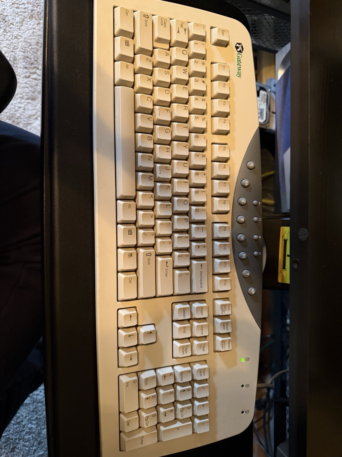 Gateway Select Windows 98, 512MB, AMD Athlon 650Mhz, 10GB and 40GB hard drives