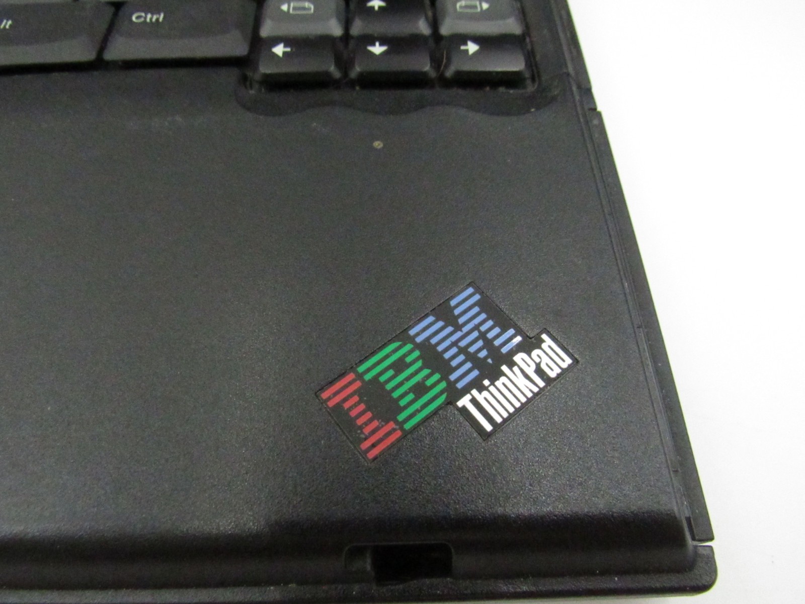 IBM ThinkPad 2373 4TU Vintage Laptop Intel Pentium M w/ Charger Bag Read