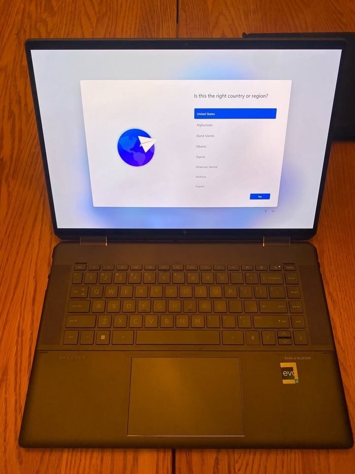HP Spectre x360 16″ OLED 2-in-1 / i7 / 32GB / 1TB / Arc A370M / Touch-Screen Pen