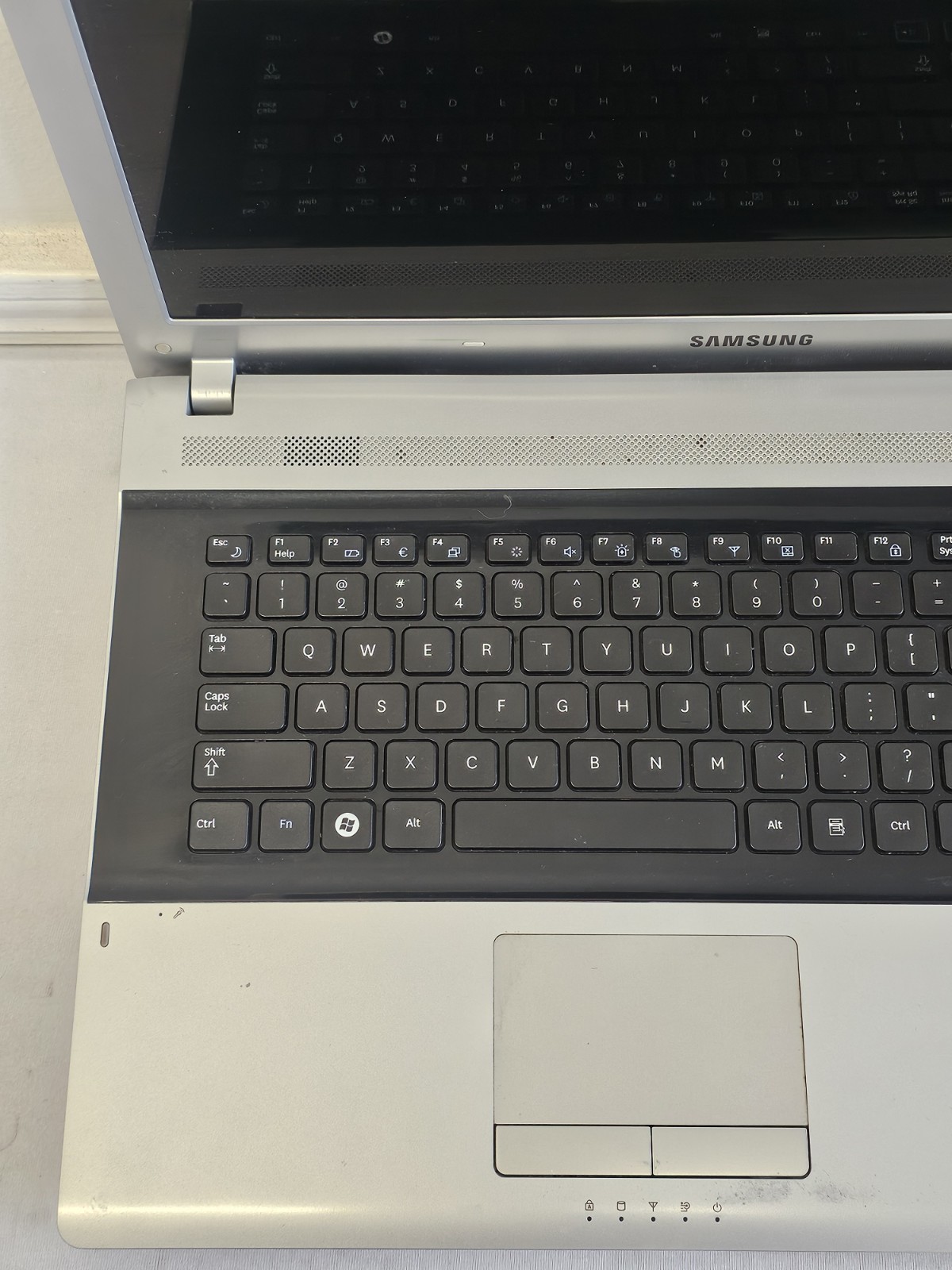 Samsung RV711 Laptop – i3-M380 – 4GB RAM – 500GB HDD – NO BATT Parts/Repair READ