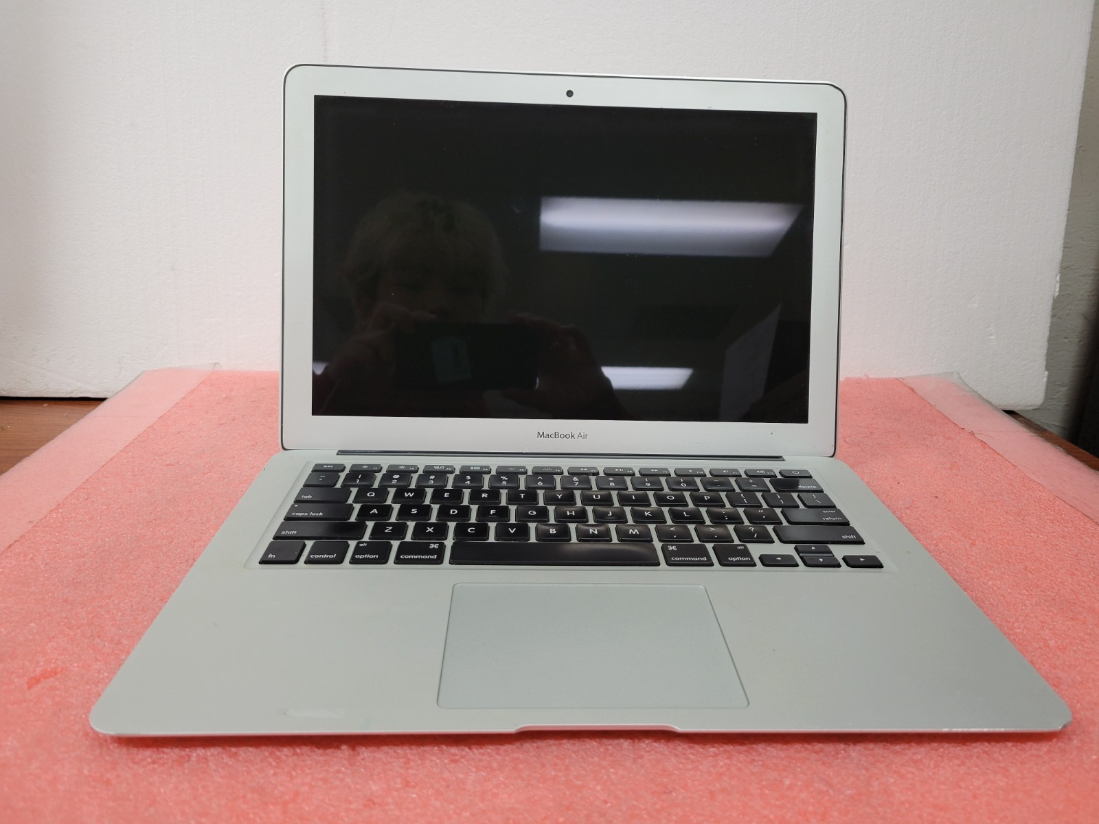 Apple MacBook Air 2015 A1466 13″ i7-5650U 4GB RAM 256GB SSD *Read* | C1066