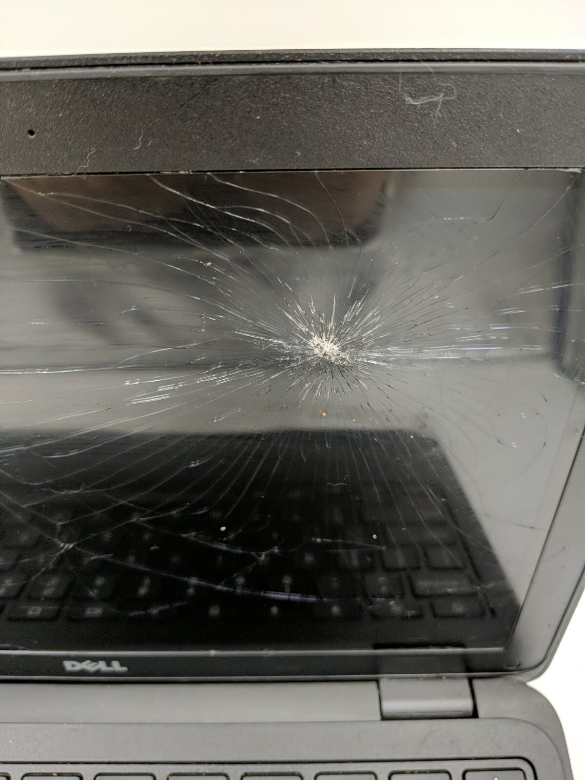 Dell 3180 Chromebook 11 Model P26T Intel CeL Dual Core 16GB SSD *CRACKED SCREEN*