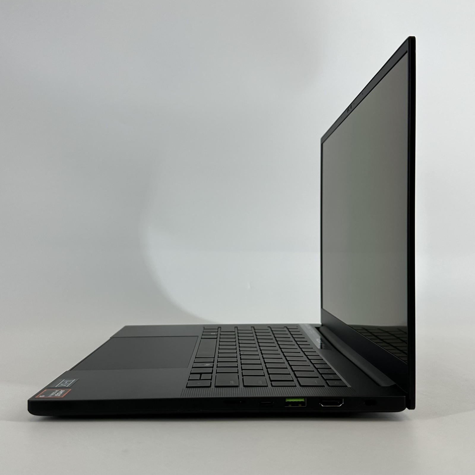 Razer Blade 14 120Hz 2025 2.0 Hz Ryzen AI 9 365 16GB 1TB SSD RTX 5060 BENT FRAME