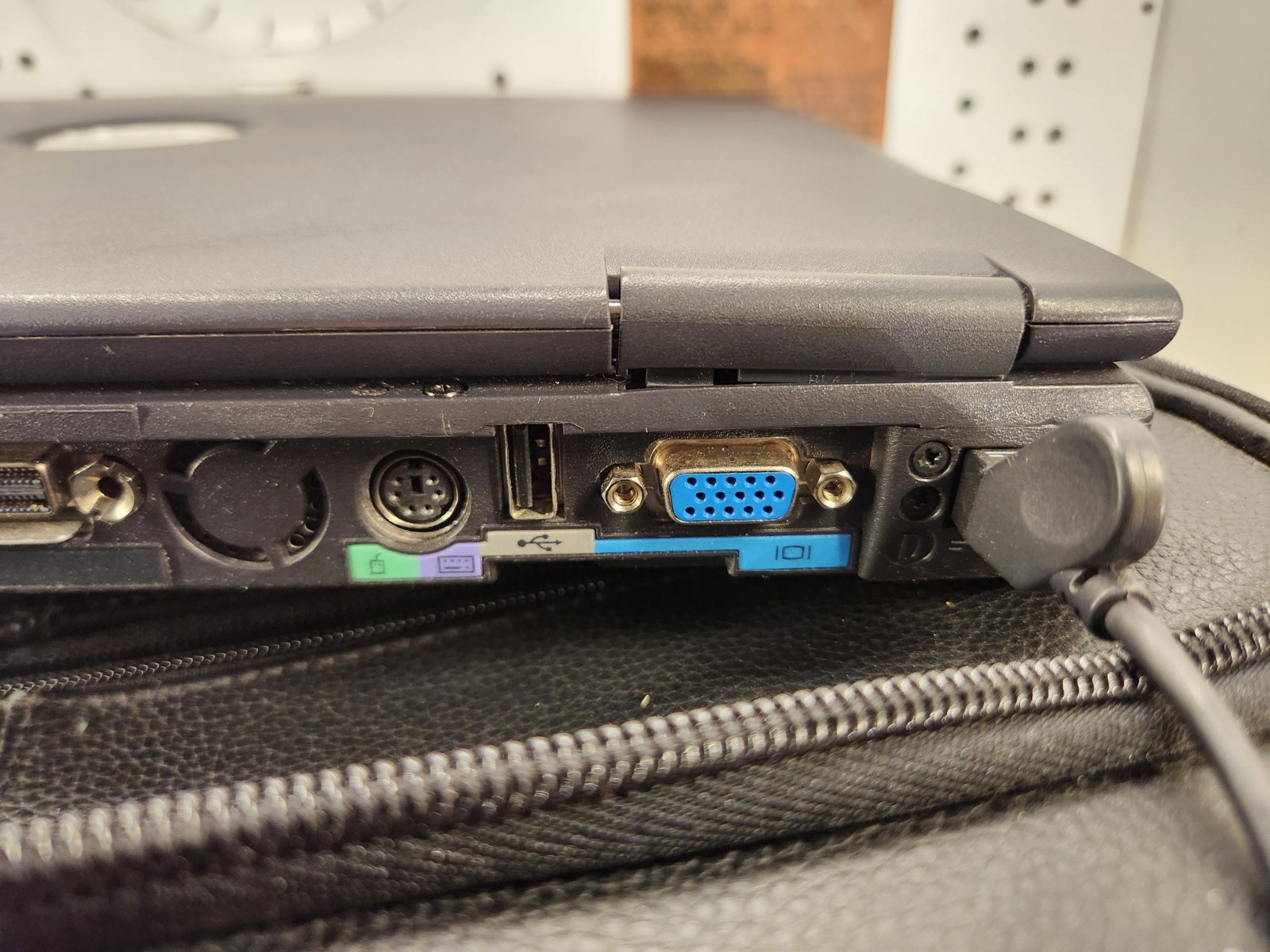 Vintage Dell Latitude C600/C500 PP01L Intel Pentium III No HDD w/ Bag & Charger