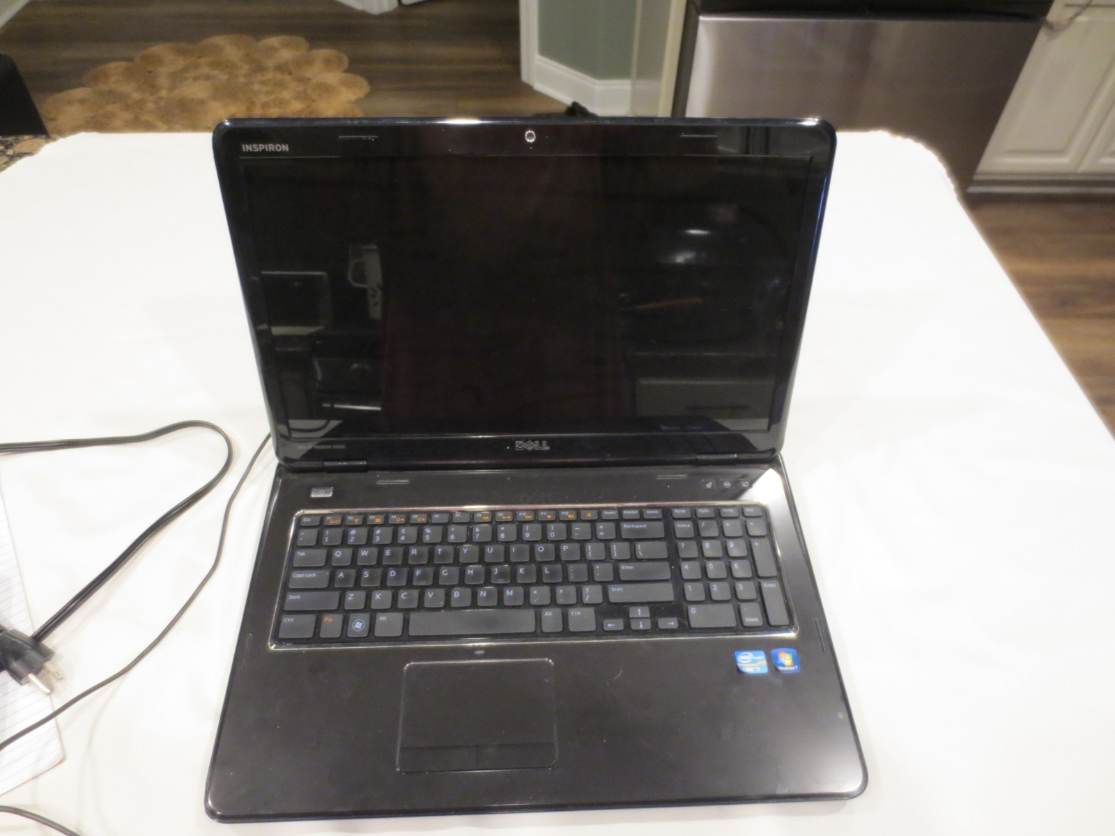 Dell Inspiron N7110 17″ Laptop Intel i7-2670 1TB HD 8GB Ram 2.2GH DVD RW Win 10
