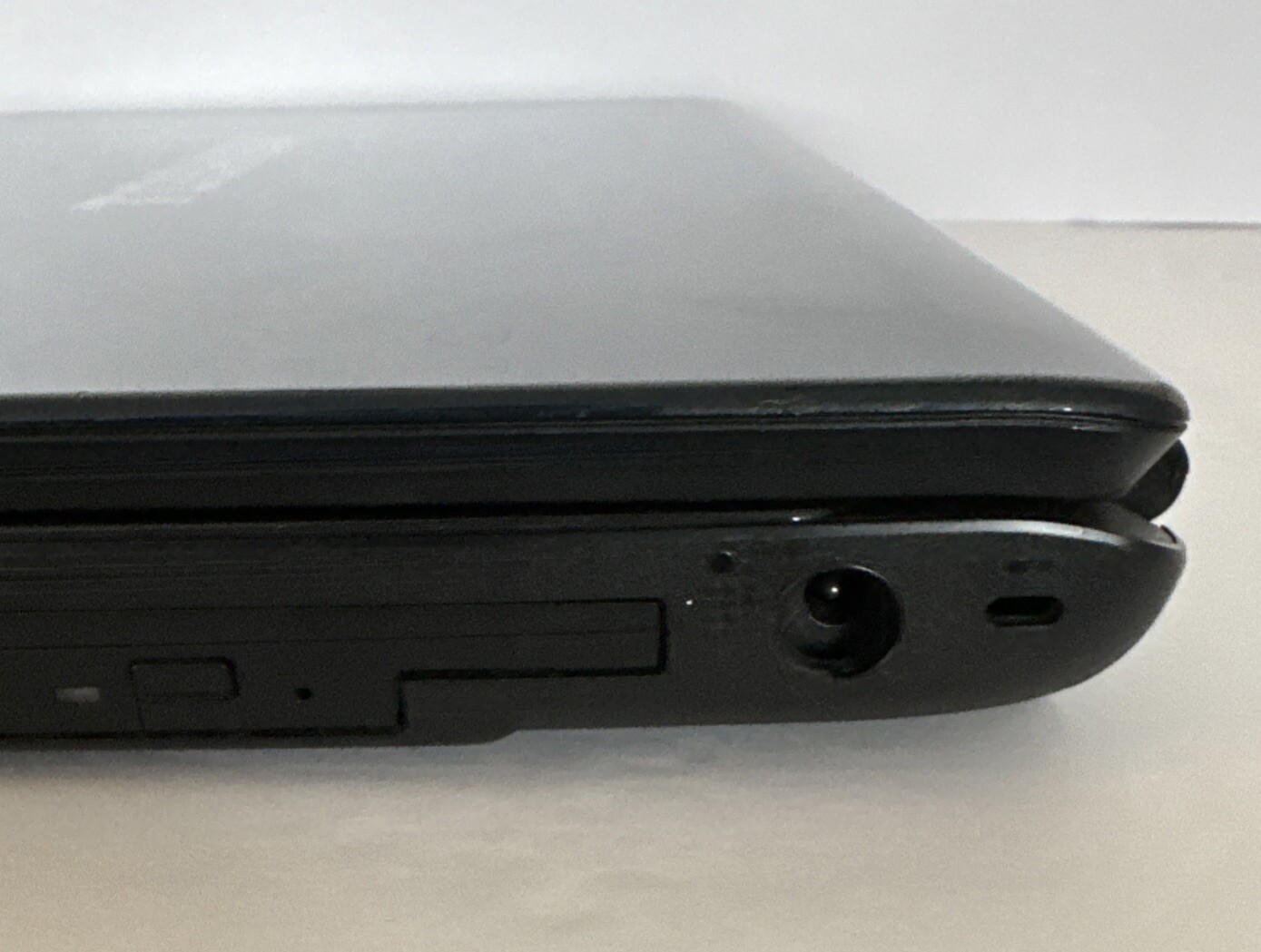 Toshiba Satellite Laptop PSLC8U-03701Q 3GB SDRAM 250GB Hard Drive Read