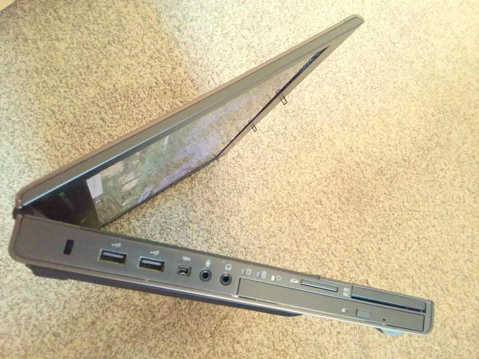 Workstation DELL M4700 i7-QUAD FAST 2 x 1TB SSD DVDRW 32GB 15.6″ FHD Nvidia 2GB