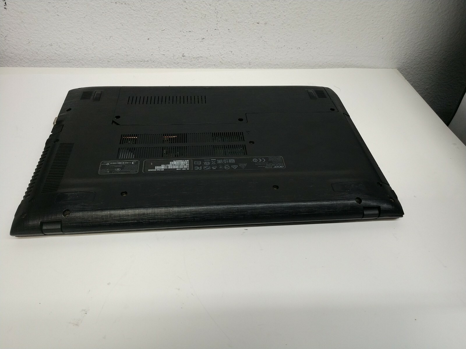 Acer Aspire E5 575 TOUCH Intel Core i3-6100U 2.3GHz 6GB 250GB SSD DVD Win10 READ