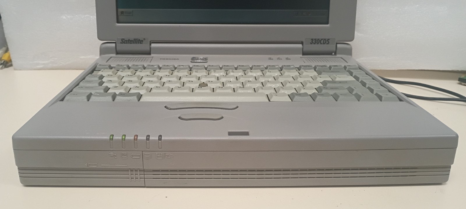 Toshiba Satellite 330CDS Laptop Intel Pentium MMX, 2Gb HD, Windows 98 Working